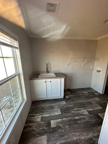 The summit 28563b interior home features