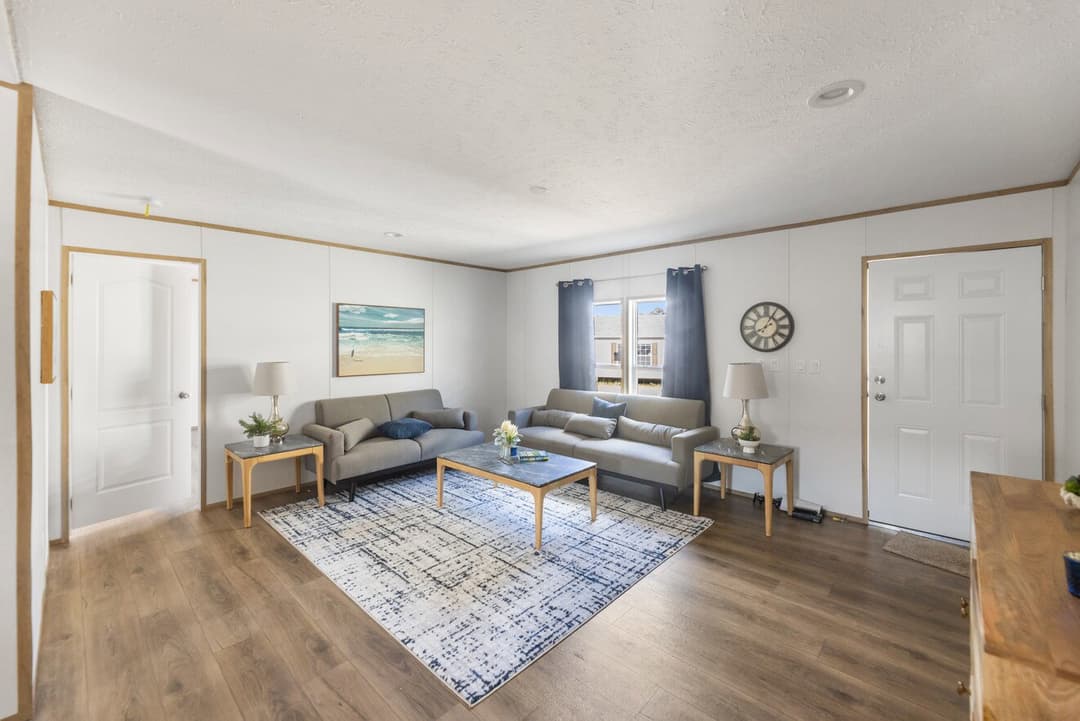 Phoenix 32563a interior home features