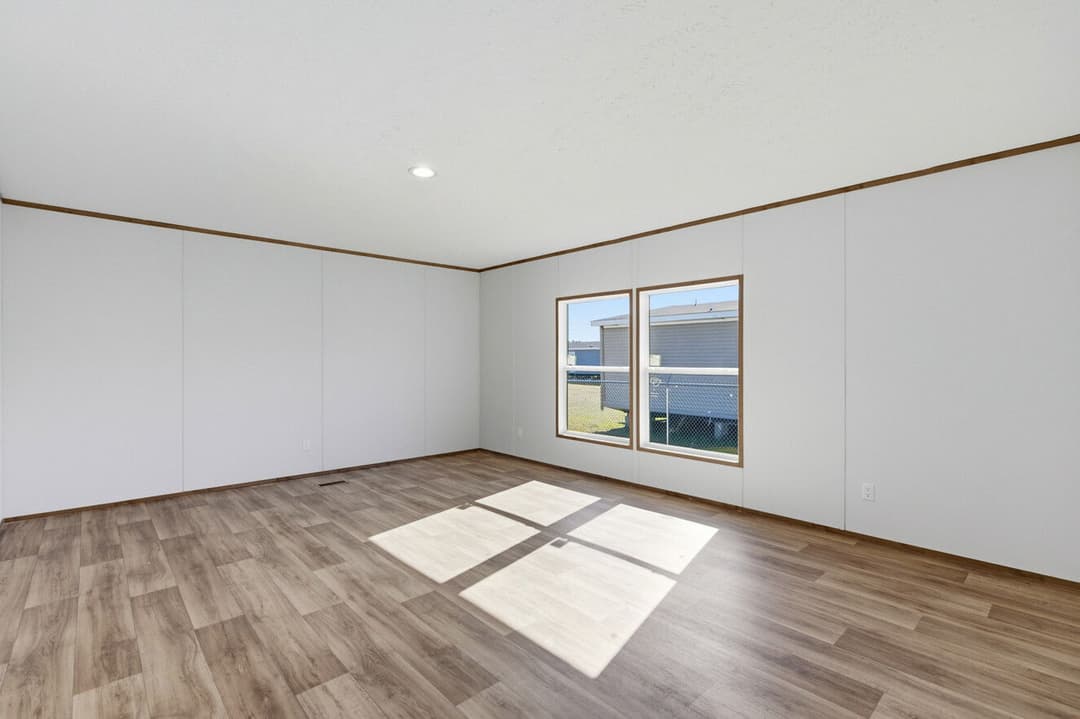 Phoenix 32764a bedroom home features