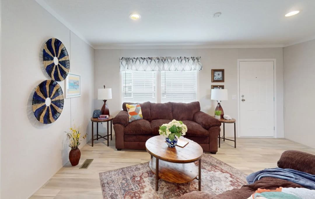 The summit 24403b hero and interior home features