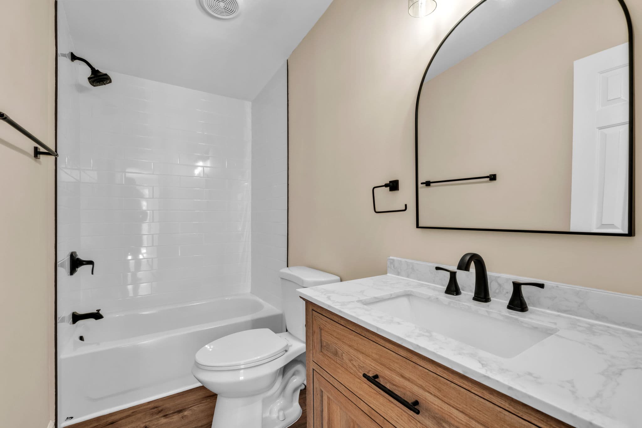 198 cameron ct. pickens sc 29671 (land & home) bathroom home features