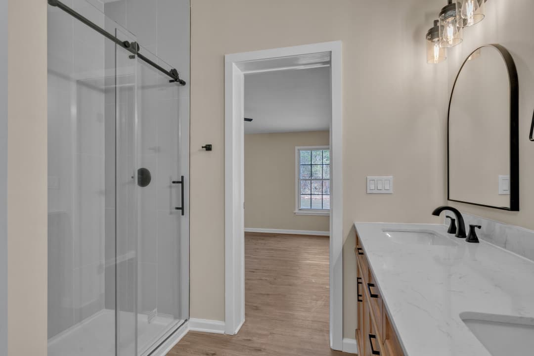 198 cameron ct. pickens sc 29671 (land & home) bathroom home features