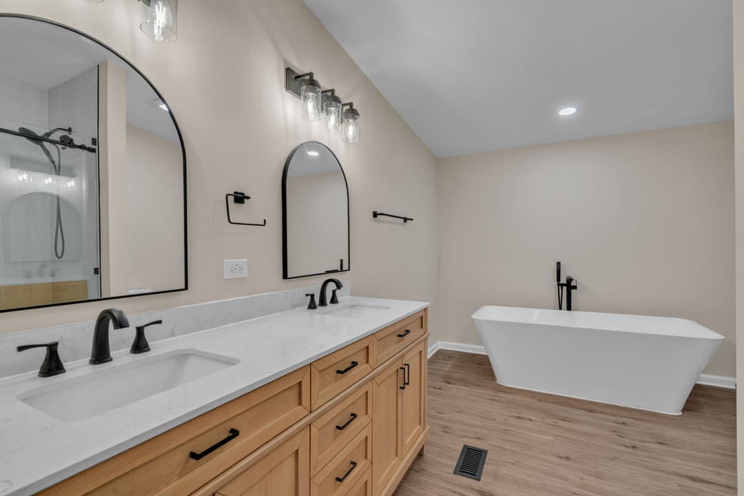 198 cameron ct. pickens sc 29671 (land & home) bathroom home features